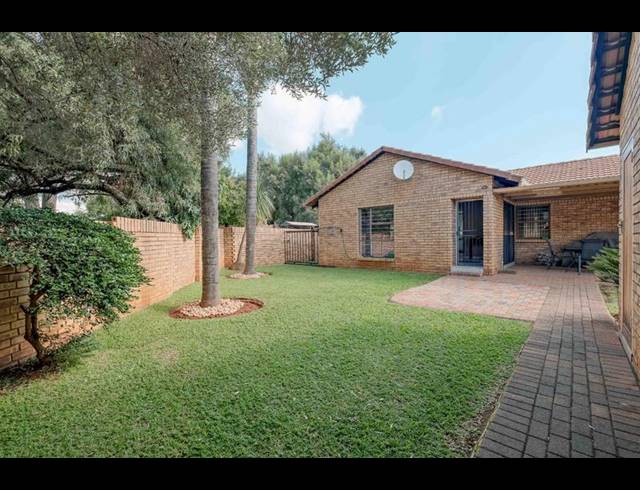 3 BEDROOM TOWNHOUSE FOR SALE IN DIE HOEWES